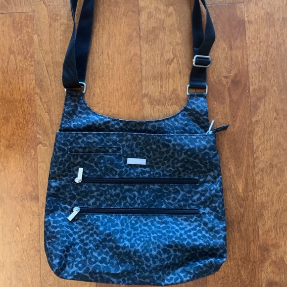Baggallini Handbags - LIKE NEW! Women's Baggallini Purse